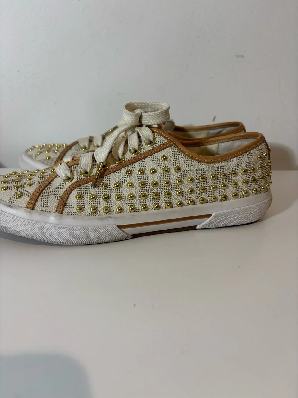 Michael Kors Women's 8 Gold-Studded Cream Lace-Up Sneakers Shoes Casual Preppy